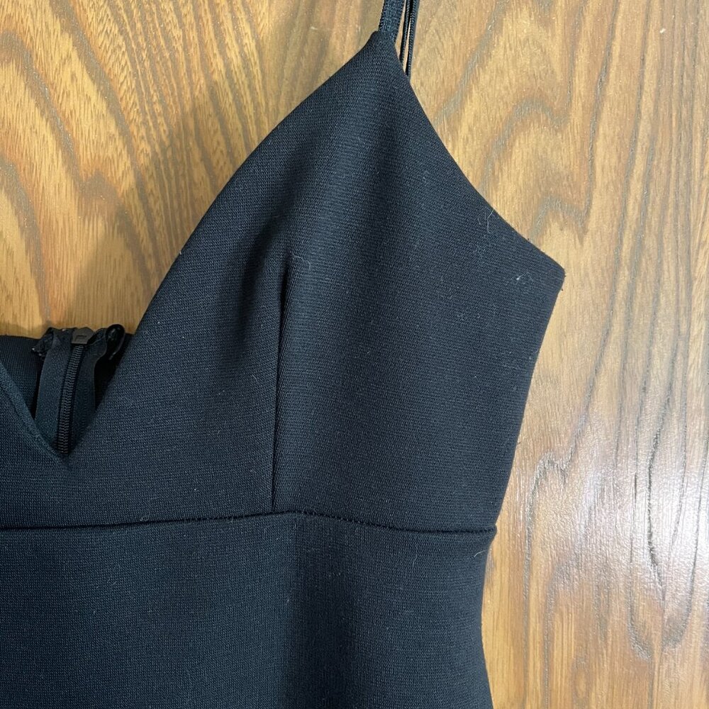 Misguided Bodycon Dress- Knee length, Deep Sweetheart V Neckline - Picture 2 of 7